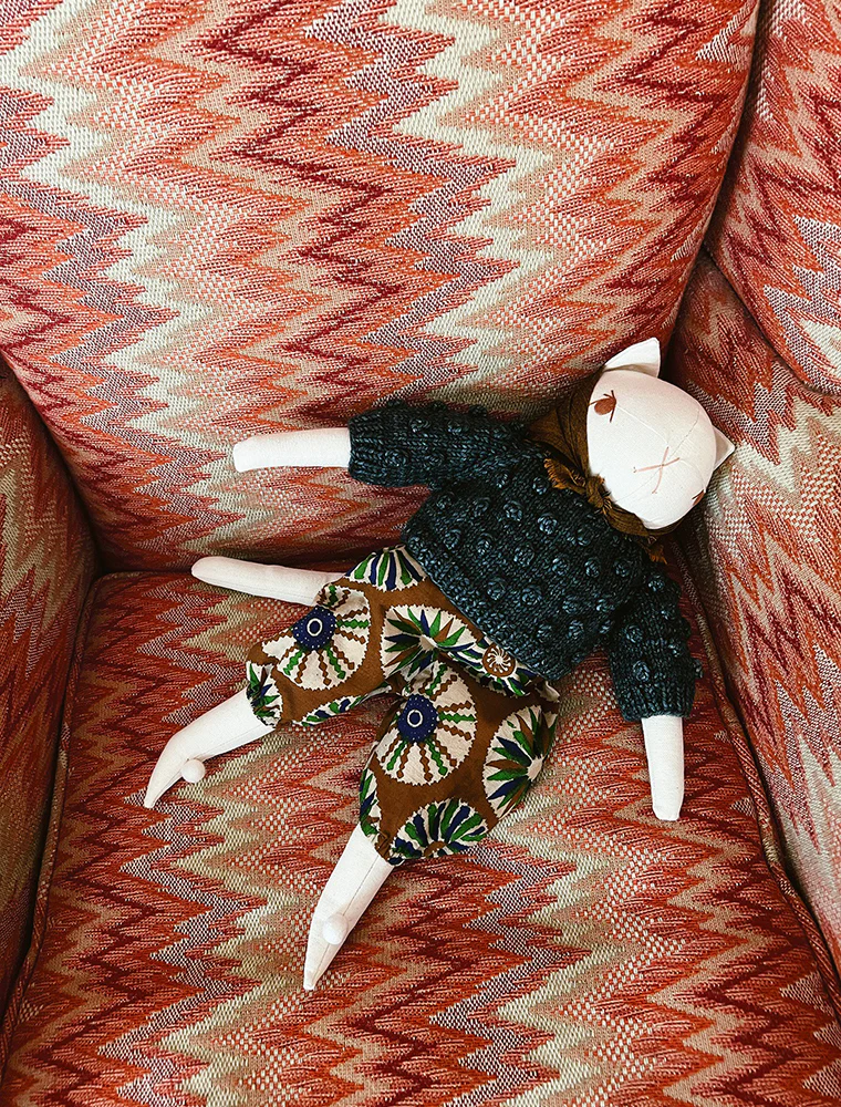 MP + PDC - Large Cream Cat: Ellis - Image 3